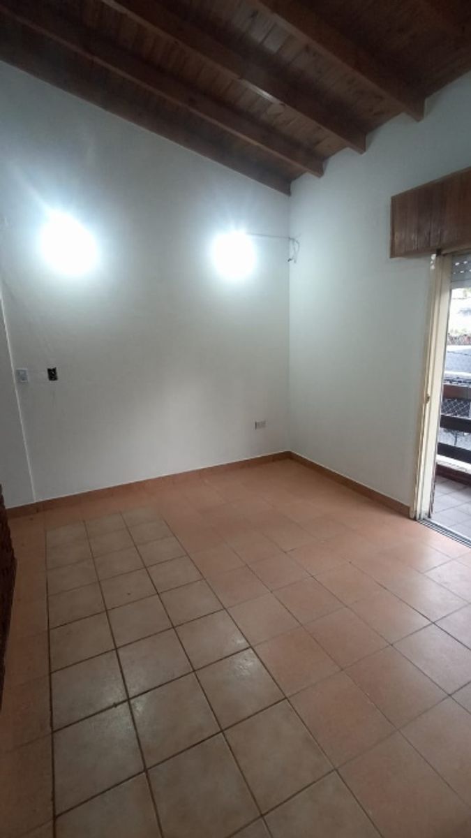 DEPARTAMENTO PH DE 3 AMBIENTES AL FRENTE PRIMER PISO POR ESCALERA — foto 3