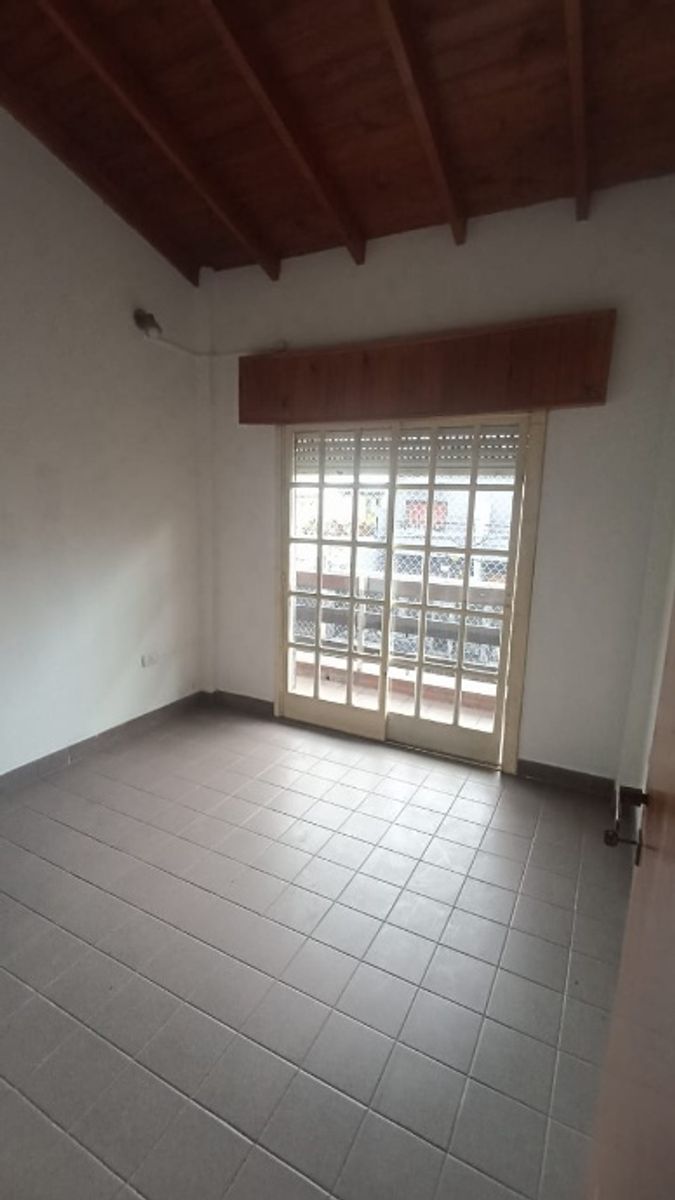 DEPARTAMENTO PH DE 3 AMBIENTES AL FRENTE PRIMER PISO POR ESCALERA — foto 12