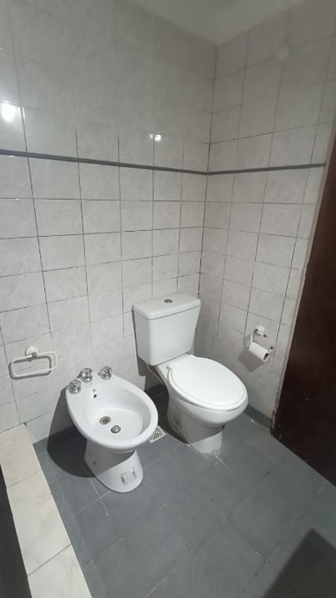 DEPARTAMENTO PH DE 3 AMBIENTES AL FRENTE PRIMER PISO POR ESCALERA — foto 13