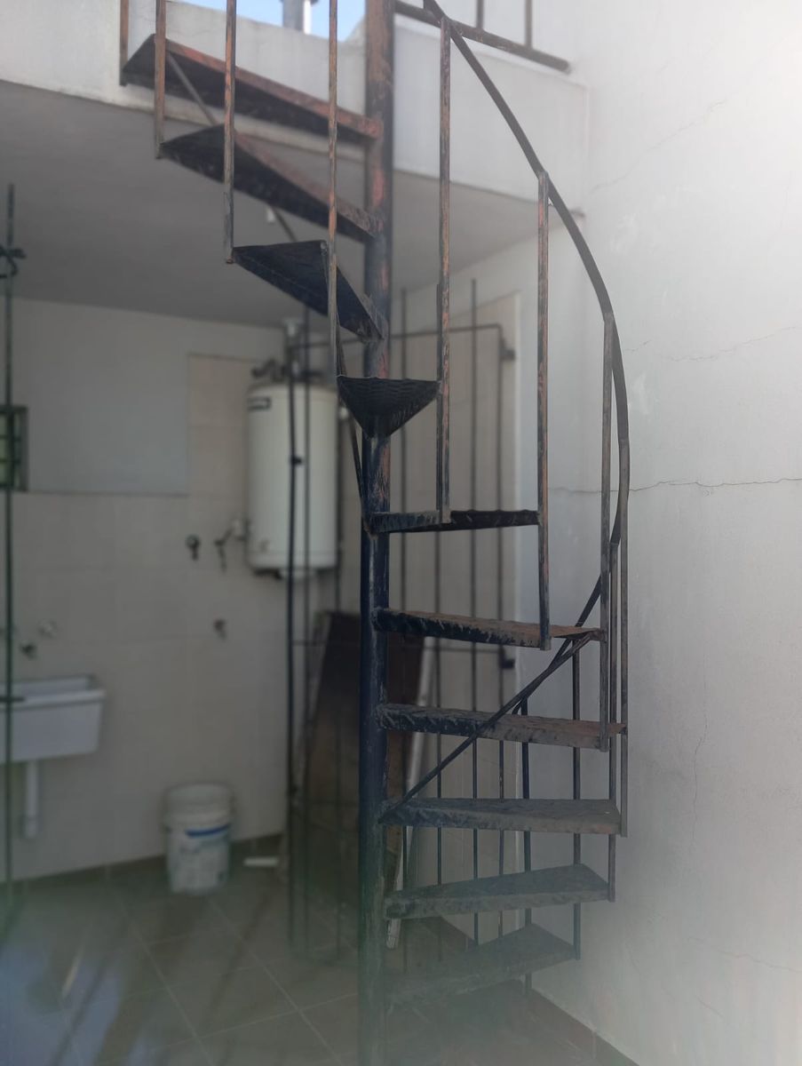 DEPARTAMENTO PH DE 3 AMBIENTES AL FRENTE CON VISTA A DONATO ALVAREZ Y FALUCHO PRIMER PISO POR ESCALERA - 7