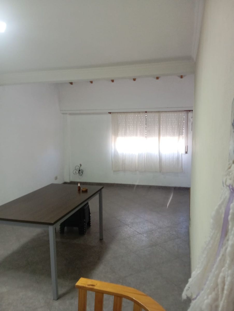 DEPARTAMENTO PH DE 3 AMBIENTES AL FRENTE CON VISTA A DONATO ALVAREZ Y FALUCHO PRIMER PISO POR ESCALERA - 8