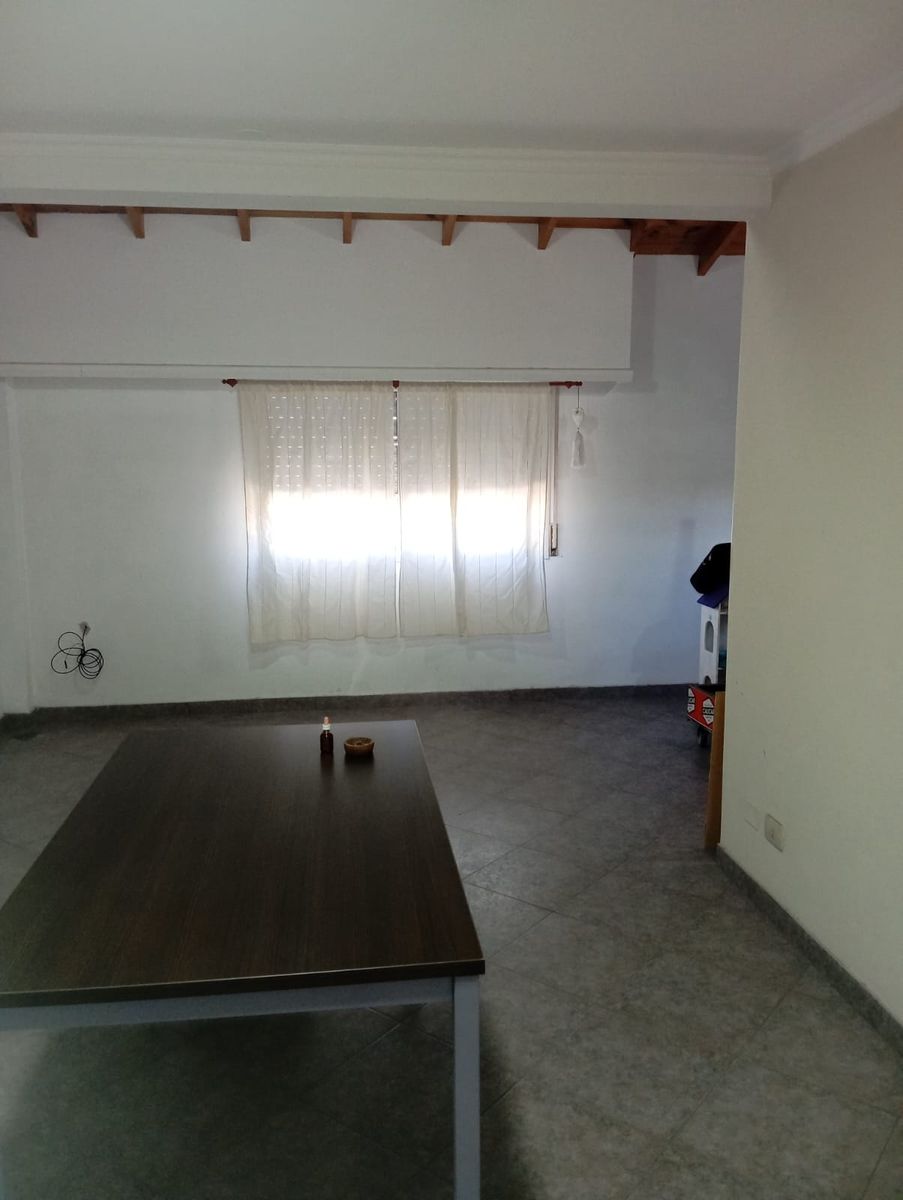 DEPARTAMENTO PH DE 3 AMBIENTES AL FRENTE CON VISTA A DONATO ALVAREZ Y FALUCHO PRIMER PISO POR ESCALERA - 9