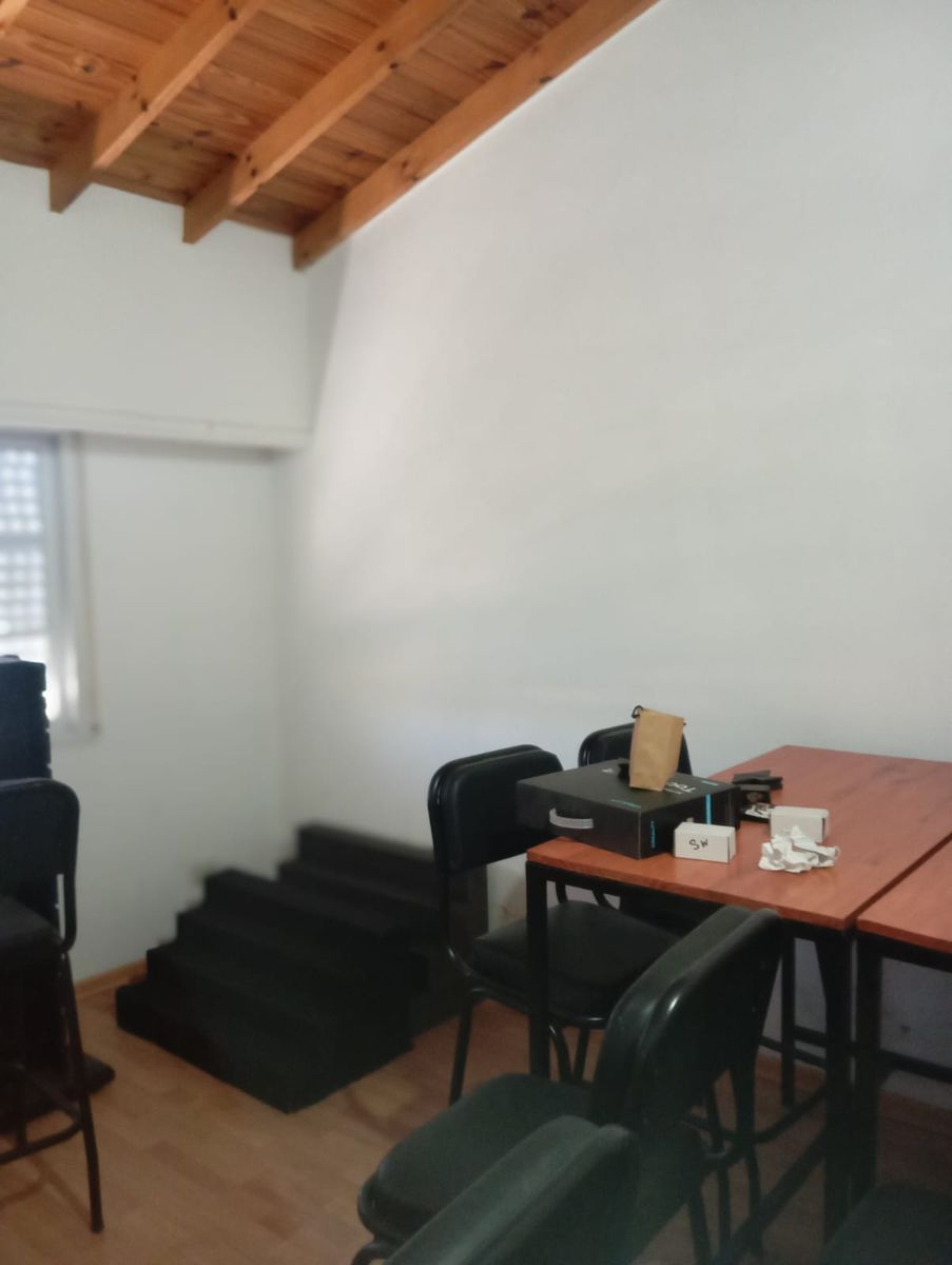 DEPARTAMENTO PH DE 3 AMBIENTES AL FRENTE CON VISTA A DONATO ALVAREZ Y FALUCHO PRIMER PISO POR ESCALERA - 12