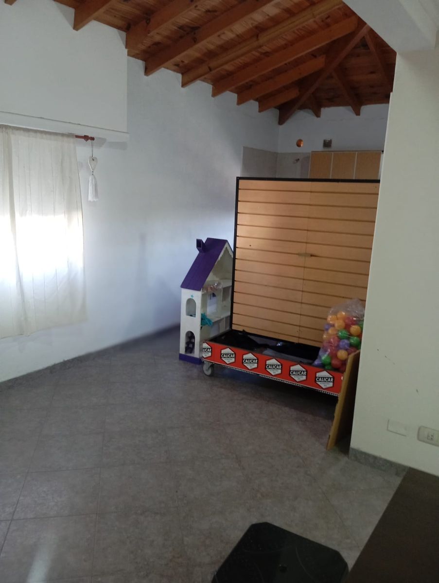 DEPARTAMENTO PH DE 3 AMBIENTES AL FRENTE CON VISTA A DONATO ALVAREZ Y FALUCHO PRIMER PISO POR ESCALERA - 16
