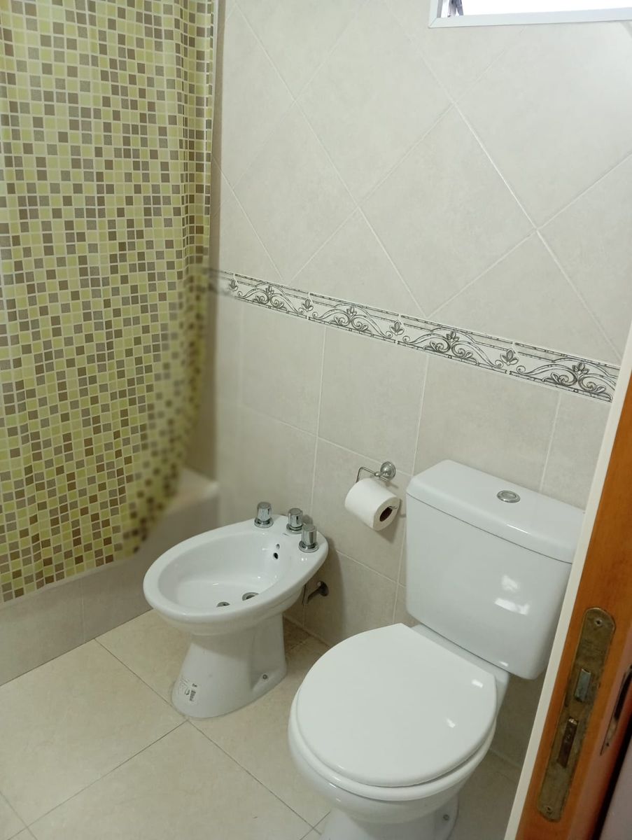 DEPARTAMENTO PH DE 3 AMBIENTES AL FRENTE CON VISTA A DONATO ALVAREZ Y FALUCHO PRIMER PISO POR ESCALERA - 18