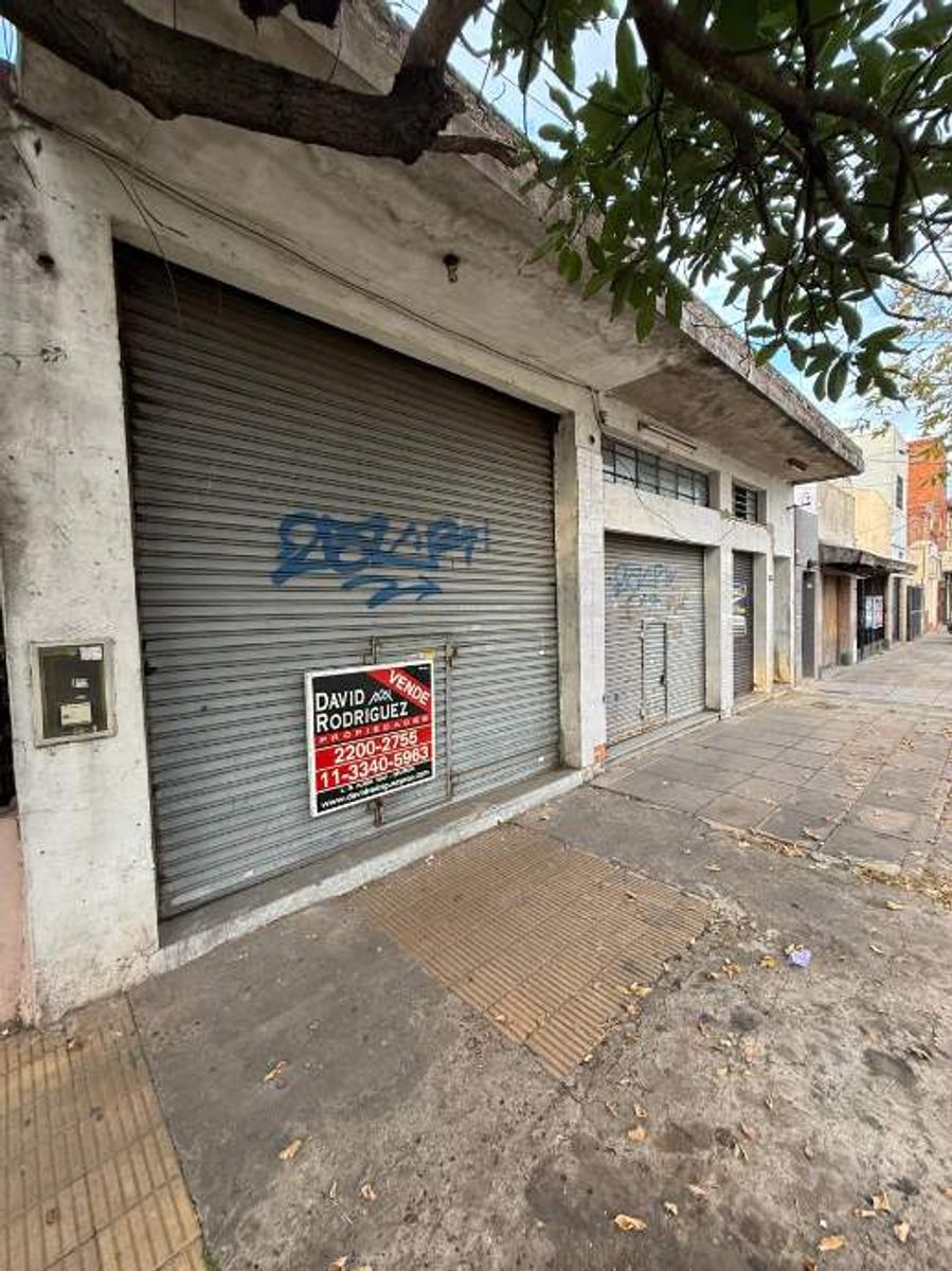 LOCAL CON VIVIENDAS AL CONTRAFRENTE - 1