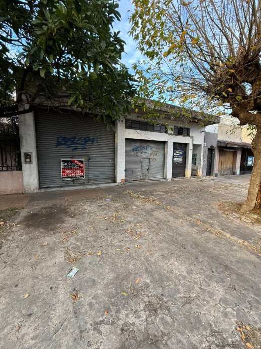 LOCAL CON VIVIENDAS AL CONTRAFRENTE - 2