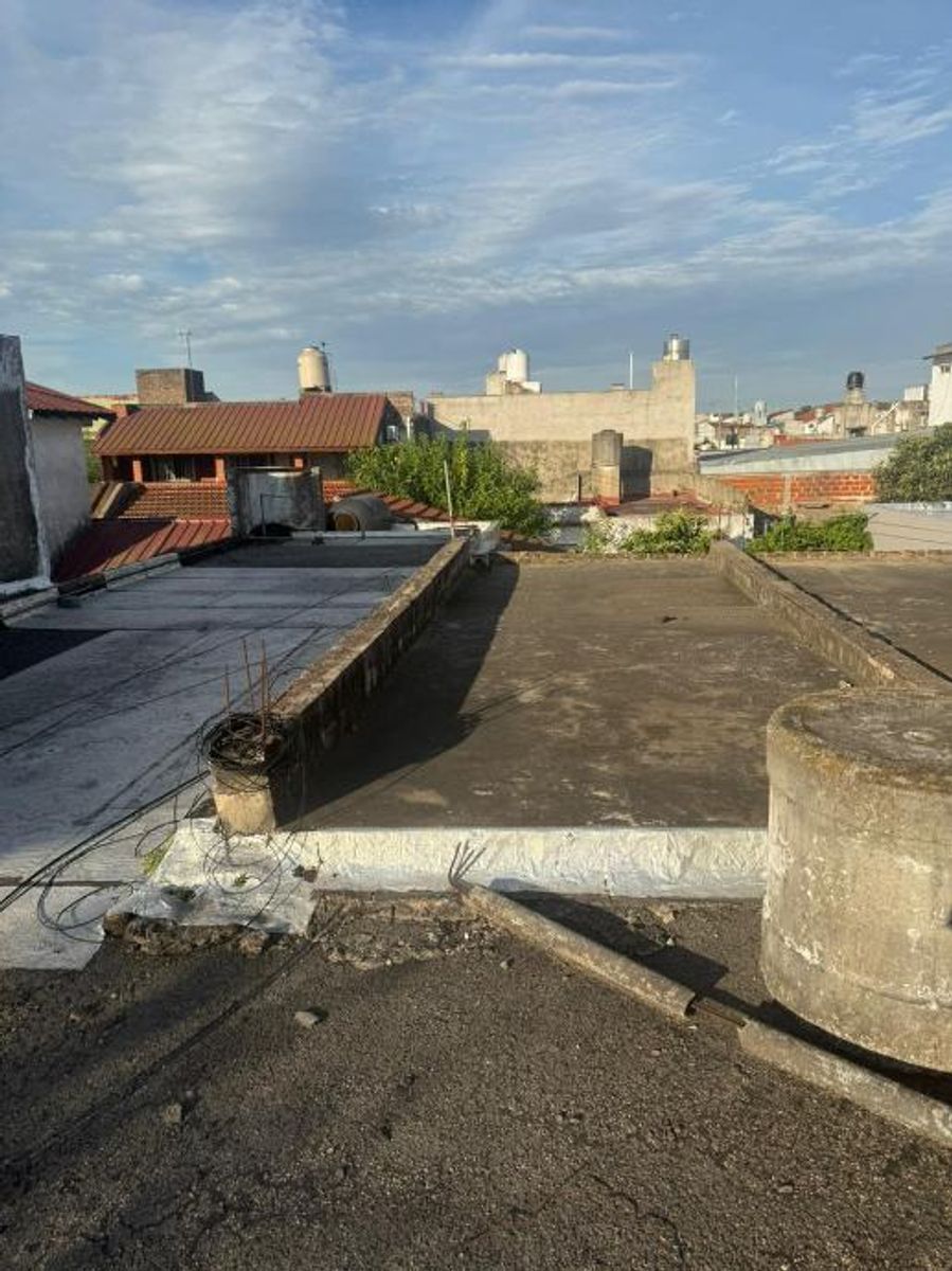 LOCAL CON VIVIENDAS AL CONTRAFRENTE - 7