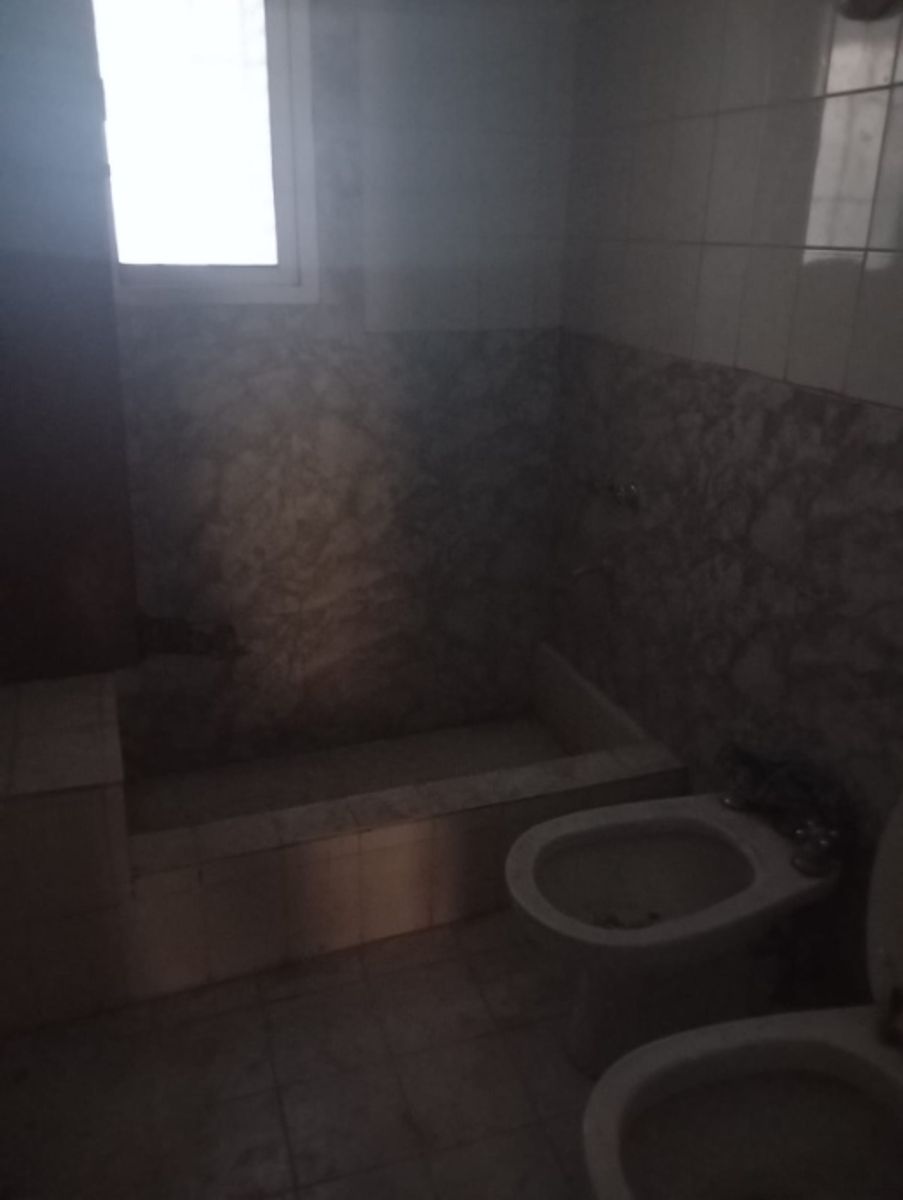 DEPARTAMENTO PLANTA BAJA PARA USO COMERCIAL A REFFACIONAR - APTO PROFESIONAL - 5