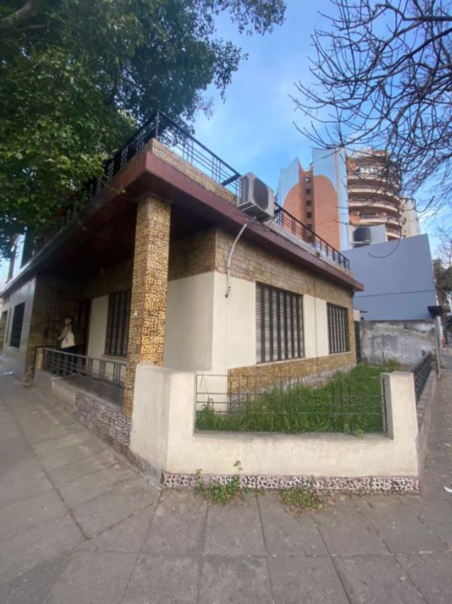 CASA DE 6 AMBIENTES EN VENTA - 1