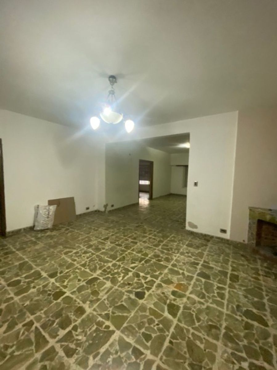 CASA DE 6 AMBIENTES EN VENTA - 3