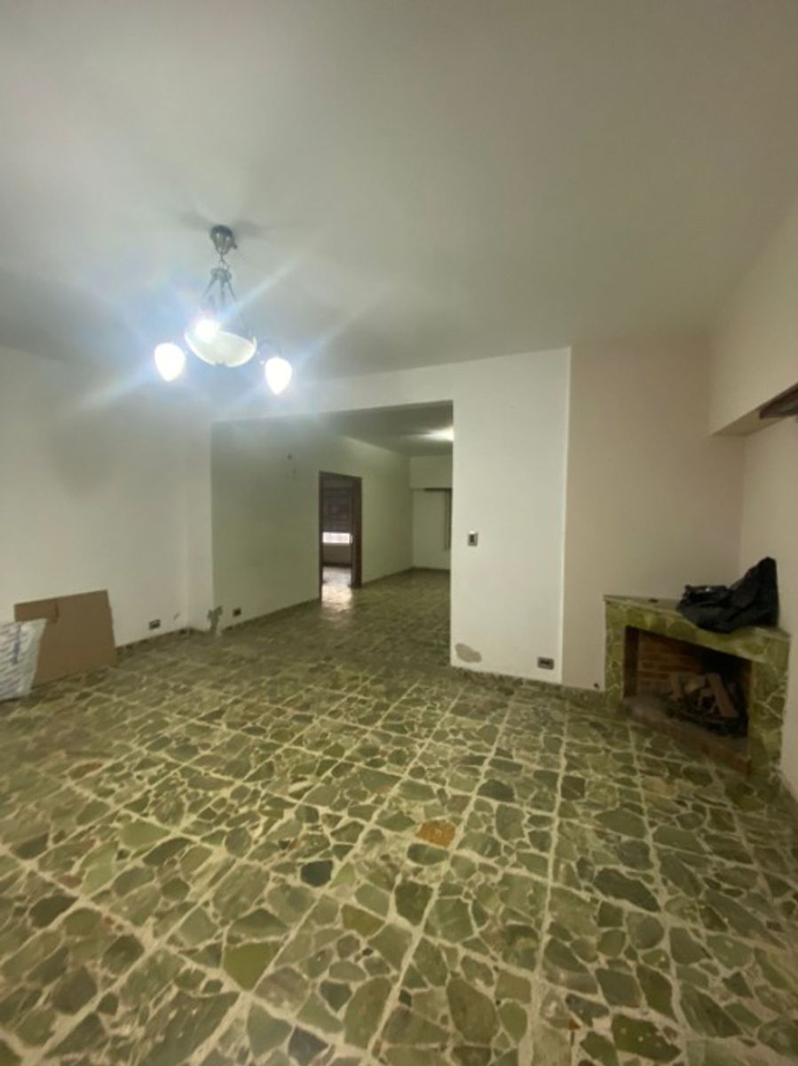 CASA DE 6 AMBIENTES EN VENTA - 5