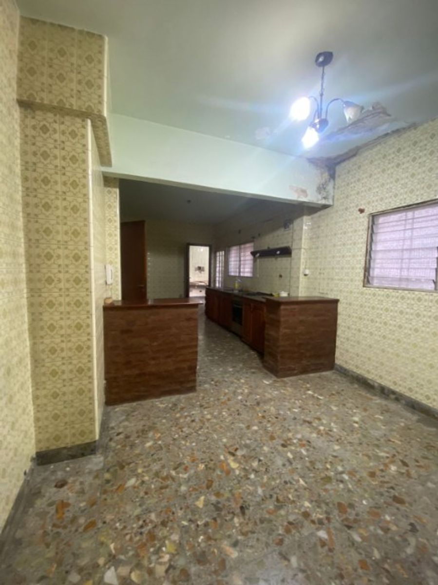 CASA DE 6 AMBIENTES EN VENTA - 6