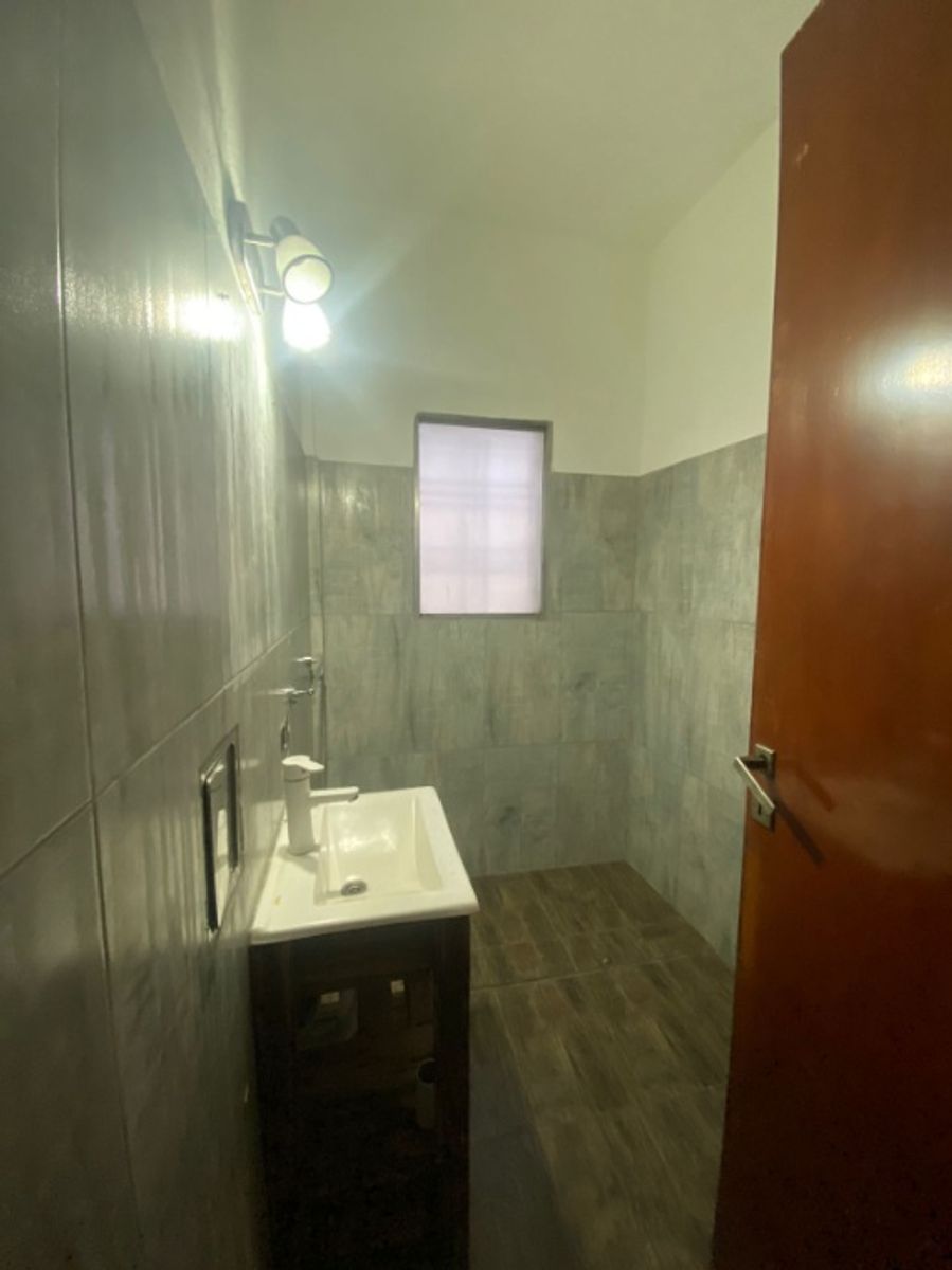 CASA DE 6 AMBIENTES EN VENTA - 7