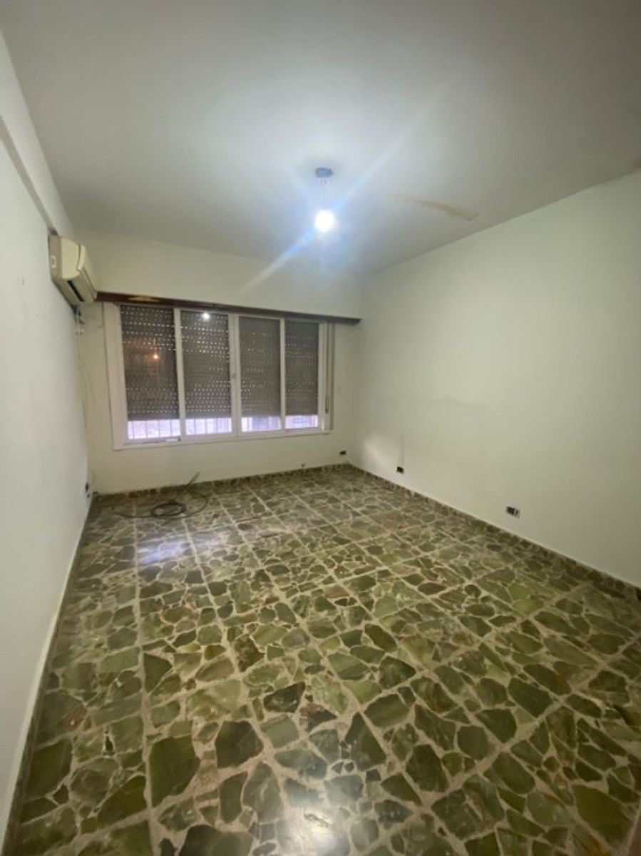 CASA DE 6 AMBIENTES EN VENTA - 11