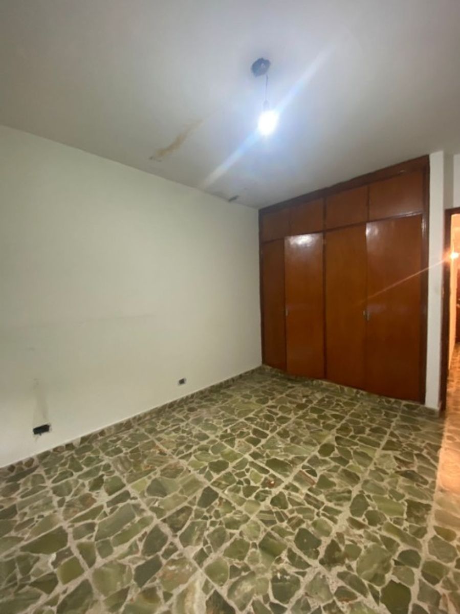 CASA DE 6 AMBIENTES EN VENTA - 17