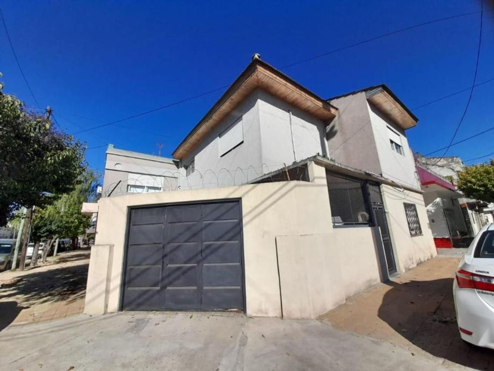 CASA IDEAL 2 FAMILIAS EN VENTA - LOMAS DEL MIRADOR - 1