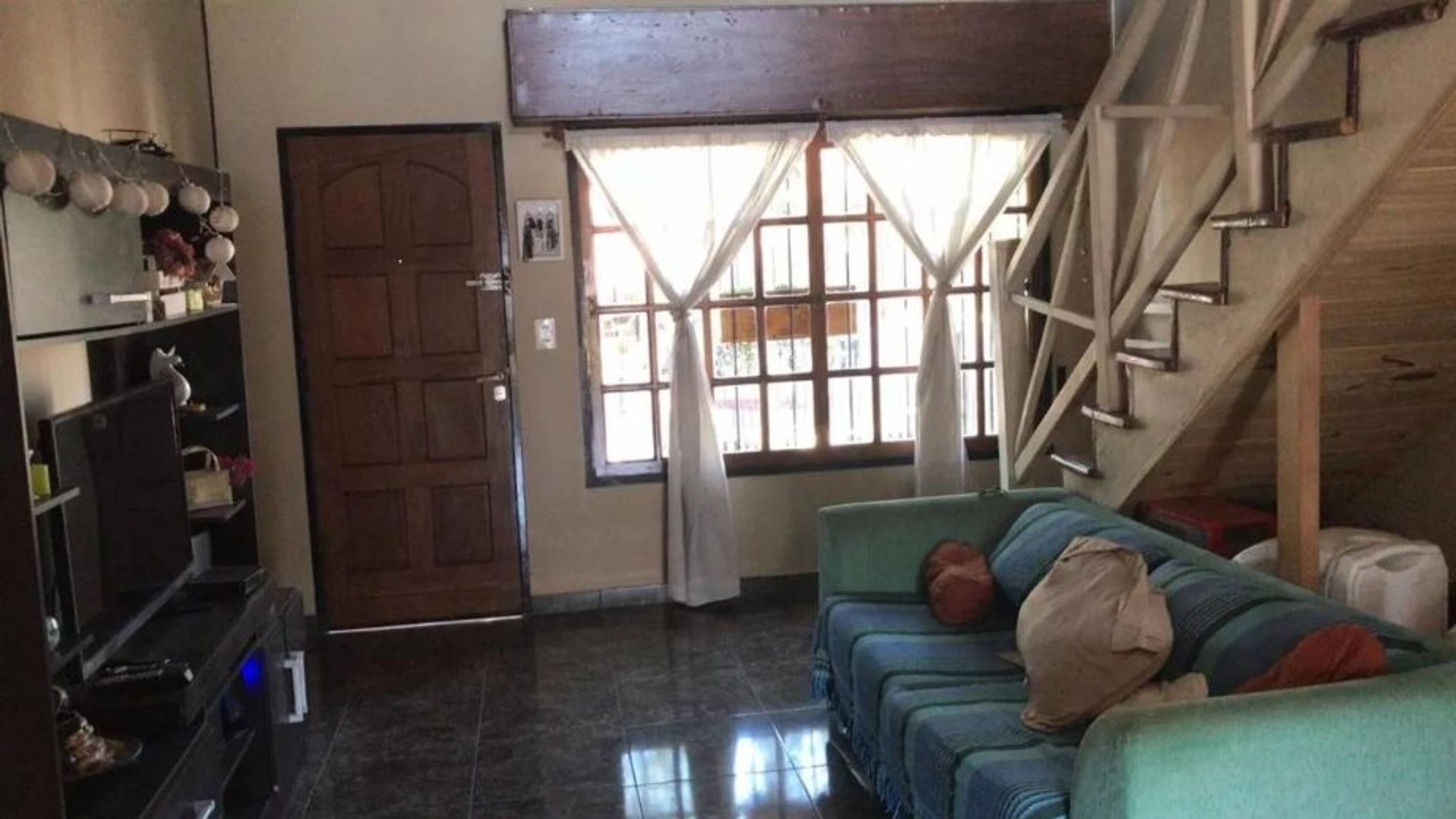 CASA DE 5 AMBIENTES EN VENTA - VILLA UDAONDO - 1