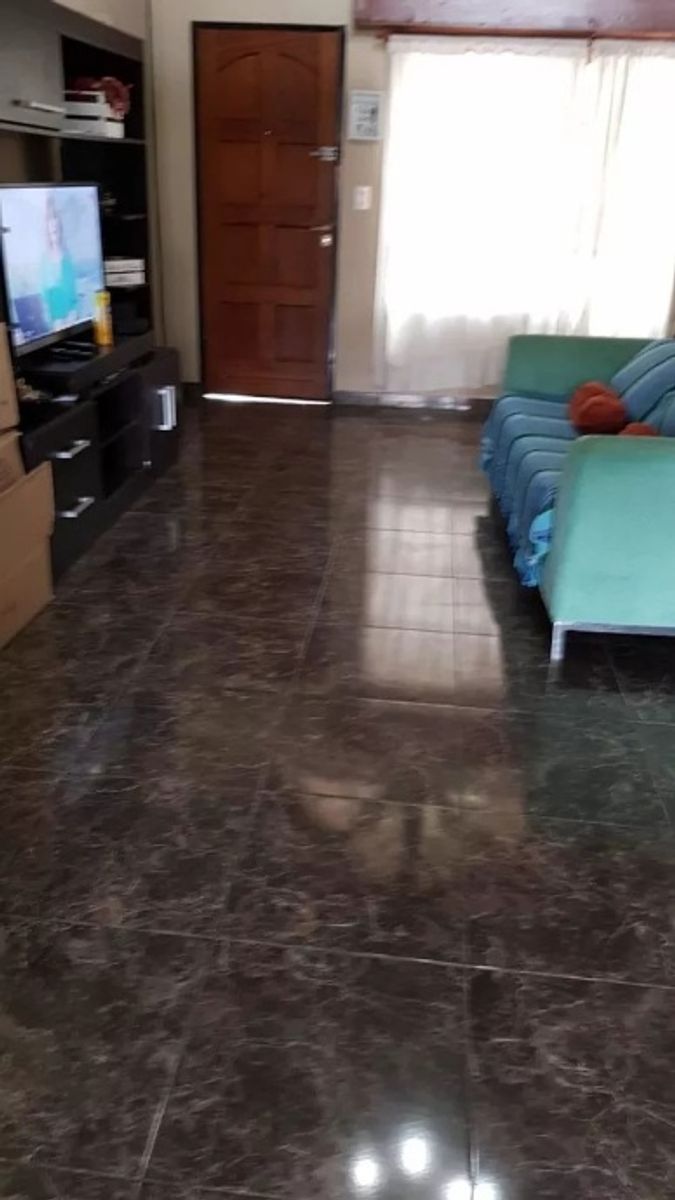 CASA DE 5 AMBIENTES EN VENTA - VILLA UDAONDO - 2