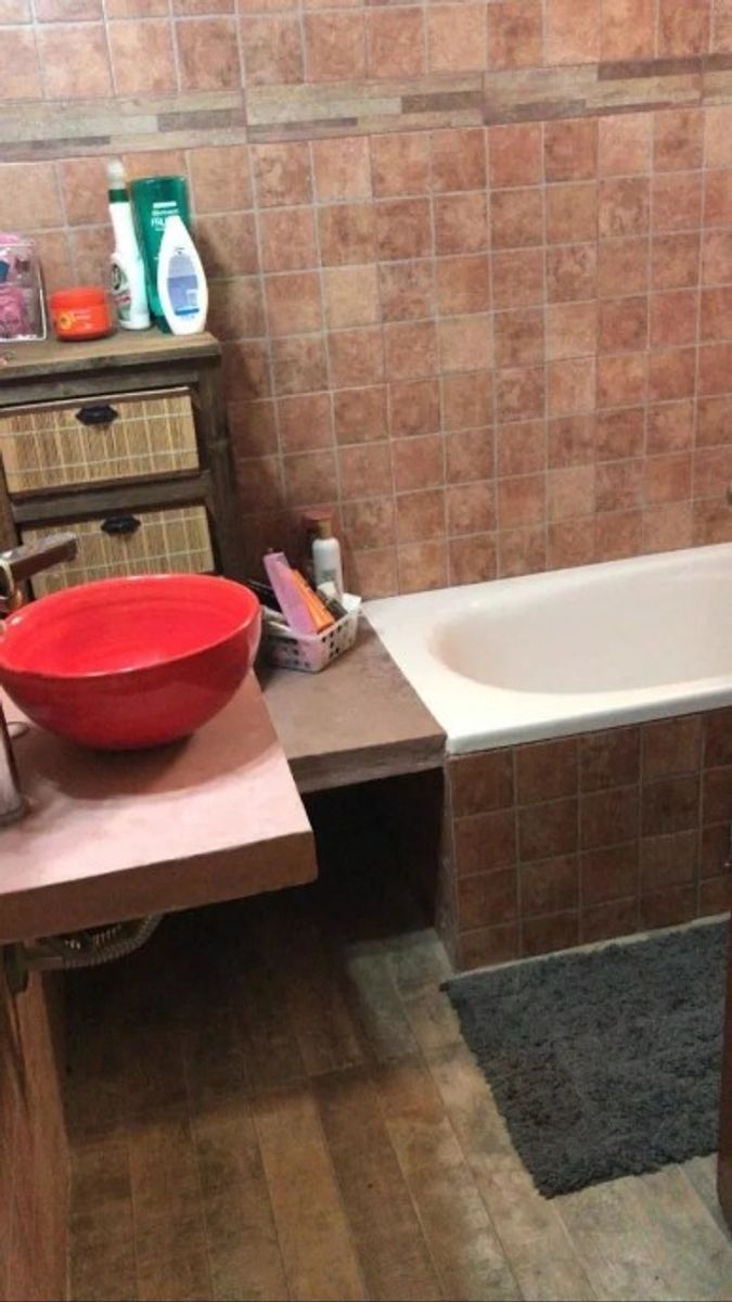 CASA DE 5 AMBIENTES EN VENTA - VILLA UDAONDO - 5