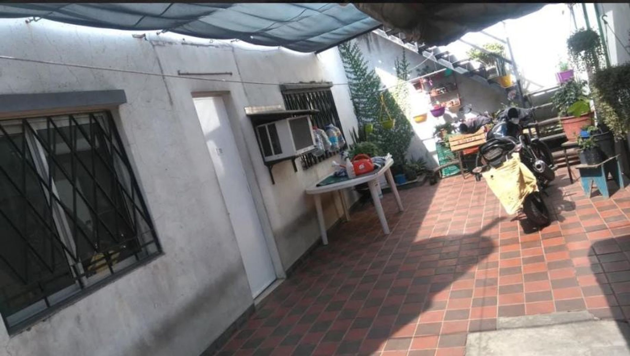 CASA DE 3 AMBIENTES EN VENTA - MORON - 1