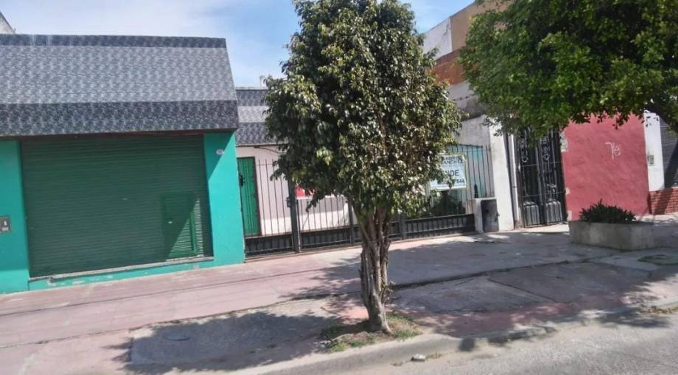 CASA DE 3 AMBIENTES EN VENTA - MORON - 2