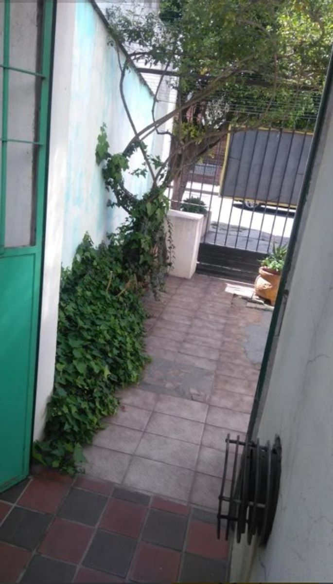 CASA DE 3 AMBIENTES EN VENTA - MORON - 4