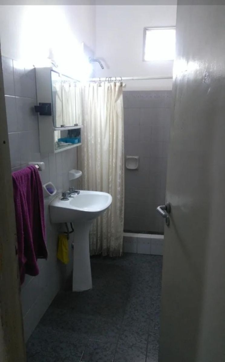 CASA DE 3 AMBIENTES EN VENTA - MORON - 6