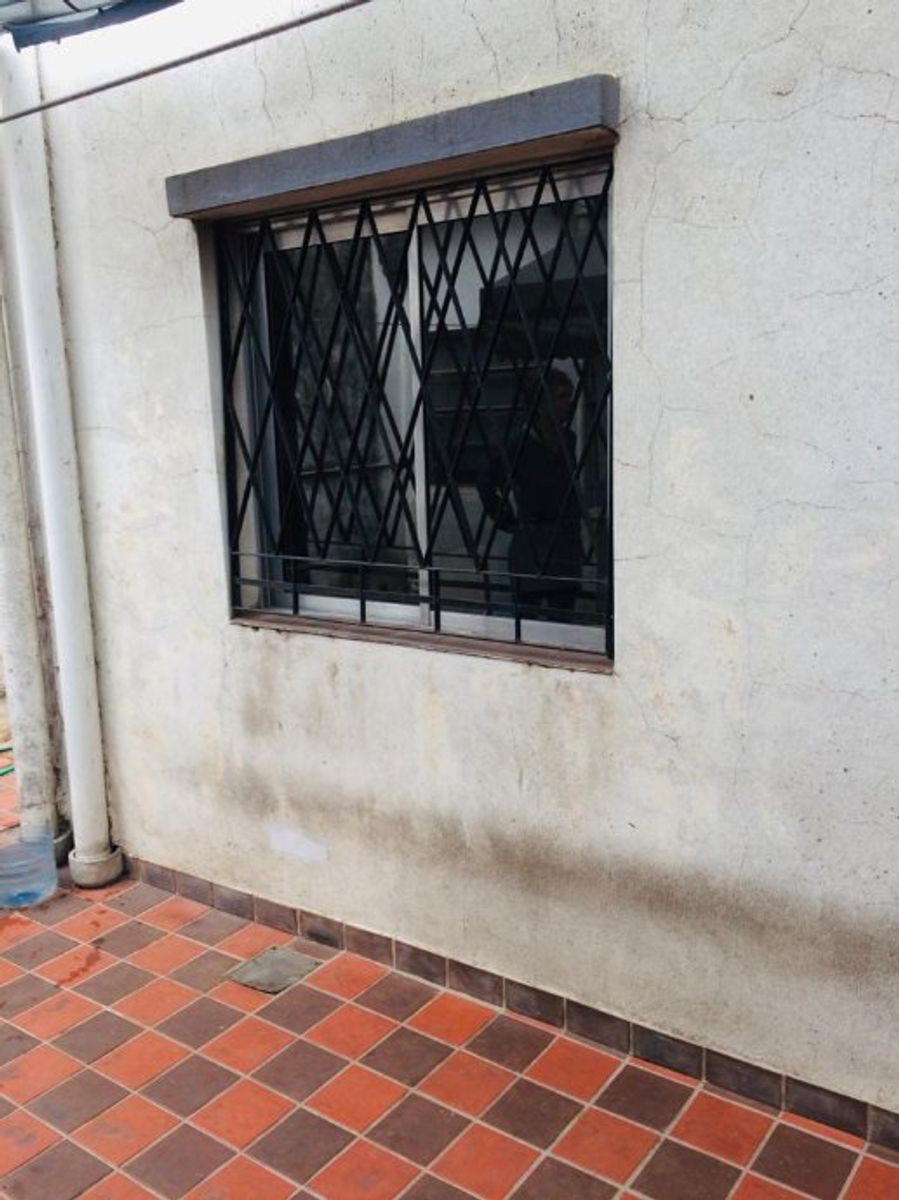 CASA DE 3 AMBIENTES EN VENTA - MORON - 12