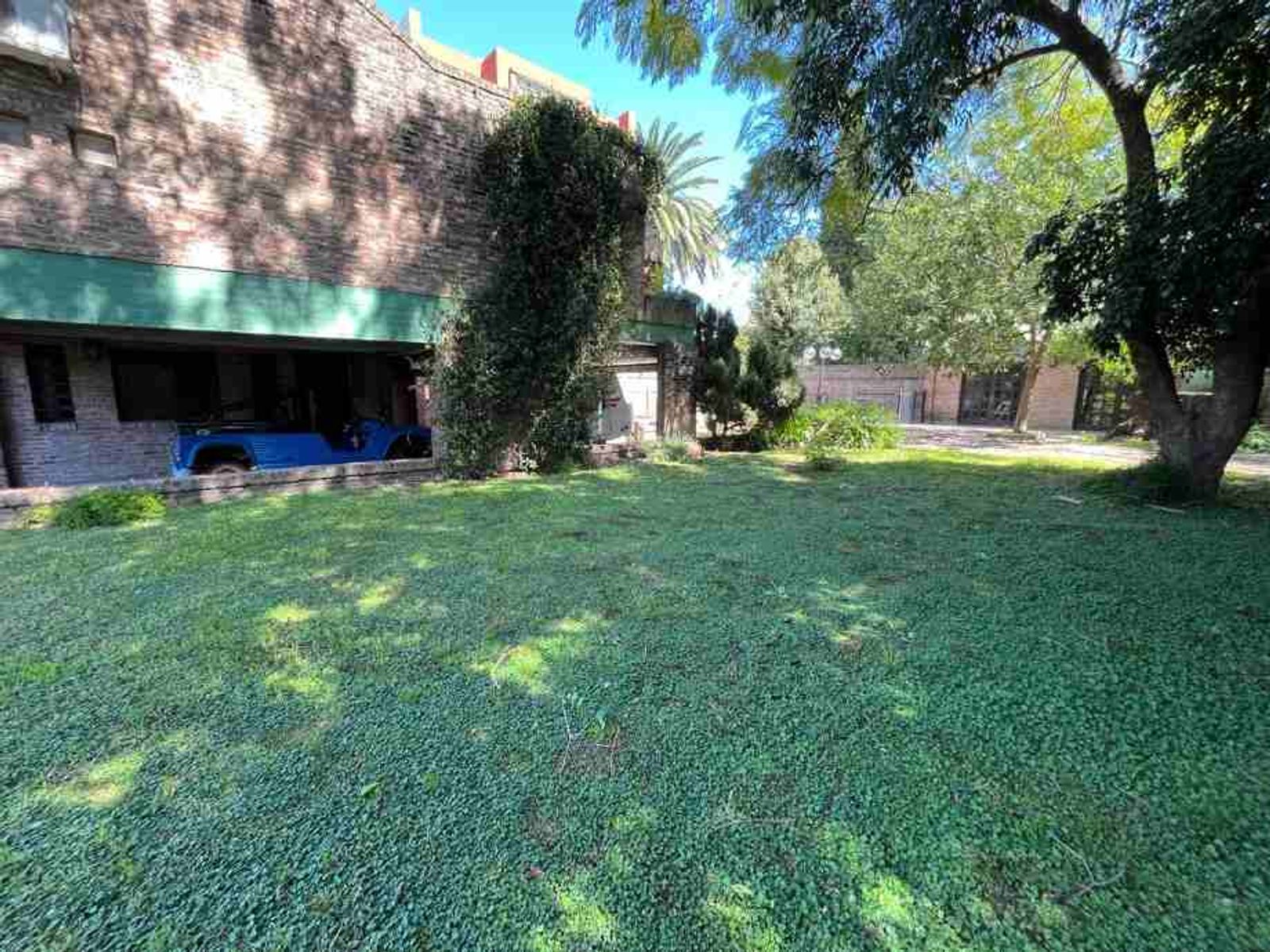 CHALET DE 7 AMBIENTES EN VENTA - MORON CENTRO - 2