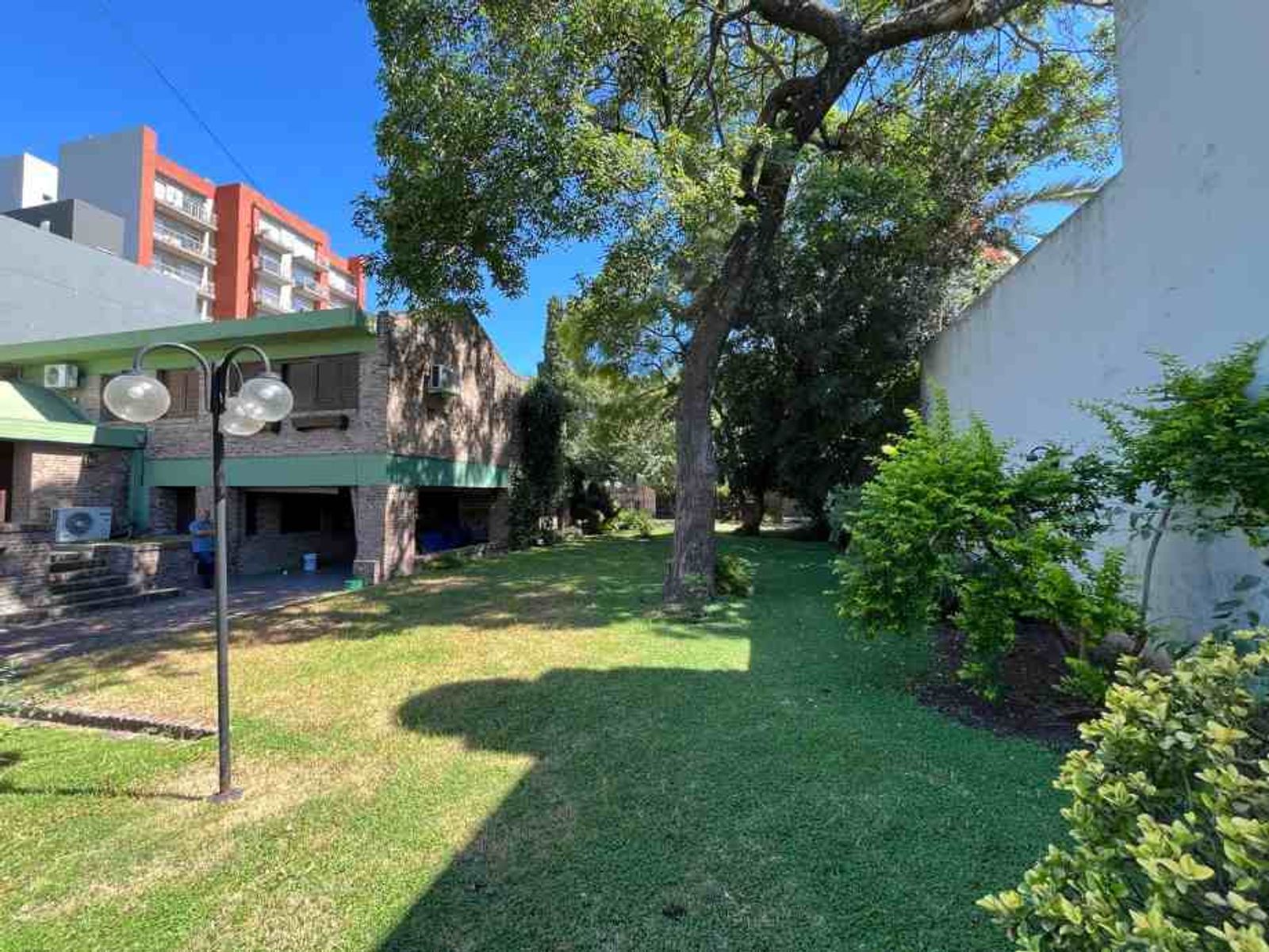 CHALET DE 7 AMBIENTES EN VENTA - MORON CENTRO - 3