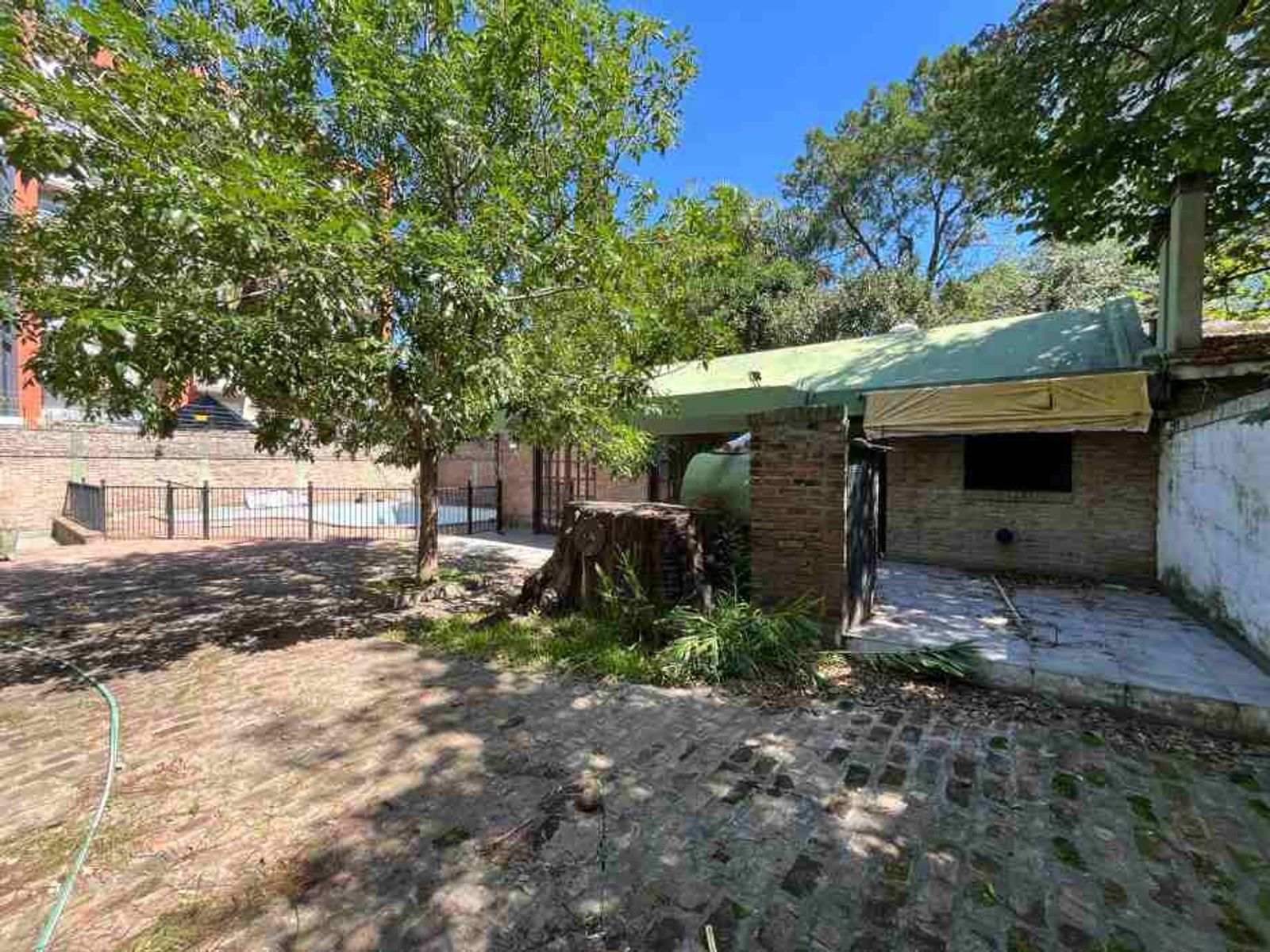 CHALET DE 7 AMBIENTES EN VENTA - MORON CENTRO - 5