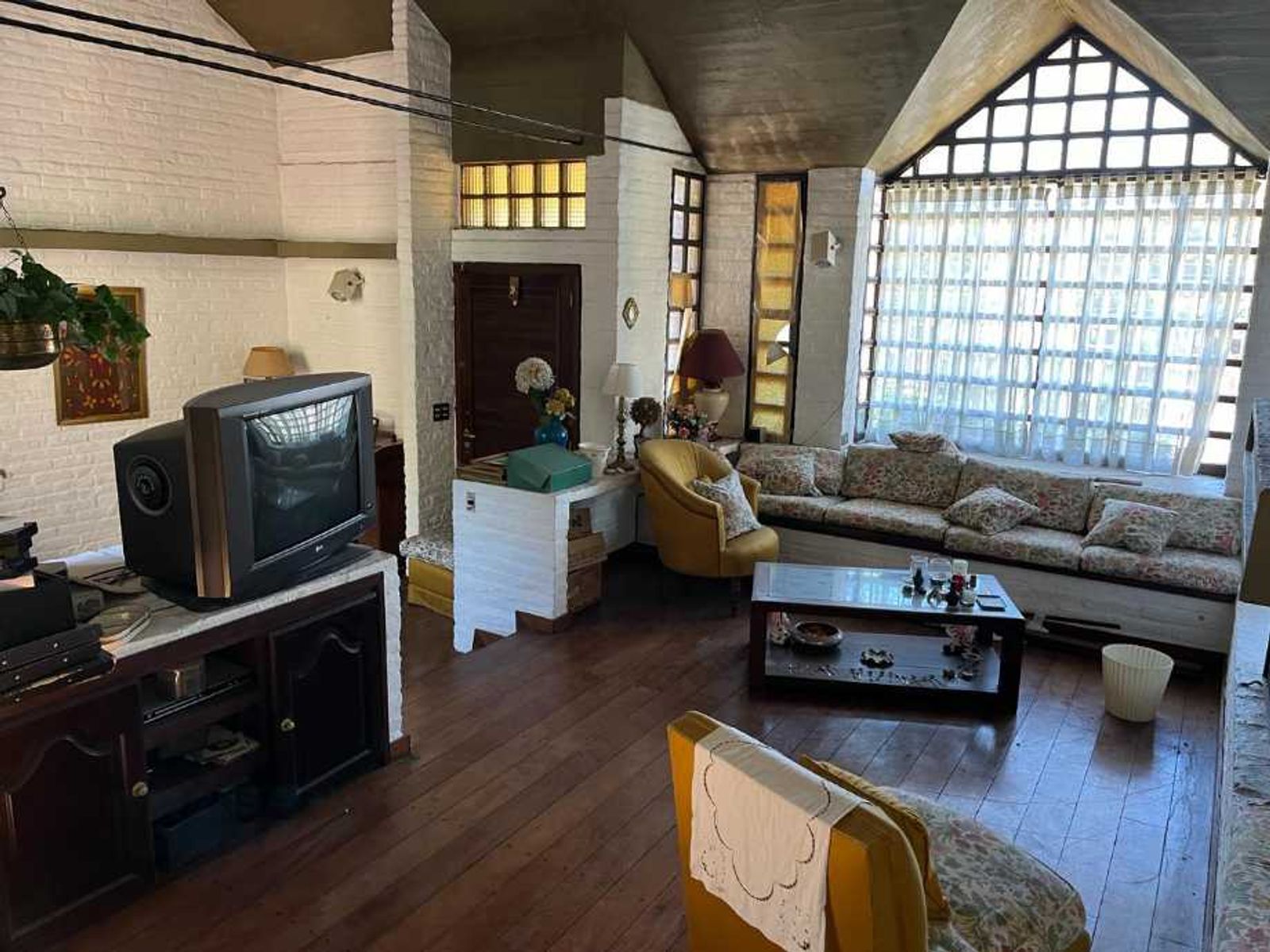 CHALET DE 7 AMBIENTES EN VENTA - MORON CENTRO - 7