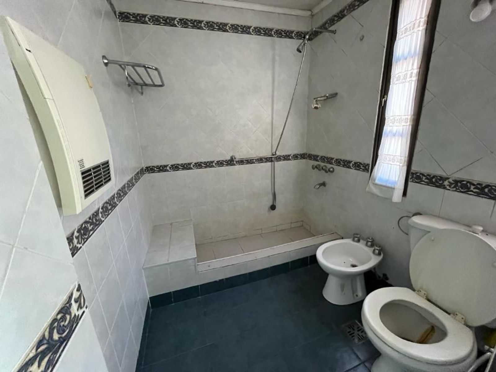 CHALET DE 7 AMBIENTES EN VENTA - MORON CENTRO - 14