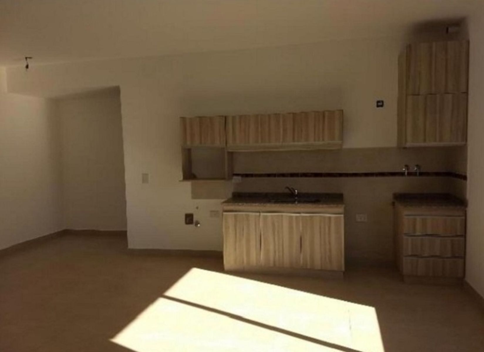 BLOCK EN VENTA DE 5 DEPARTAMENTOS DE 3 AMBIENTES + 3 COCHERAS - MERLO NORTE - 11