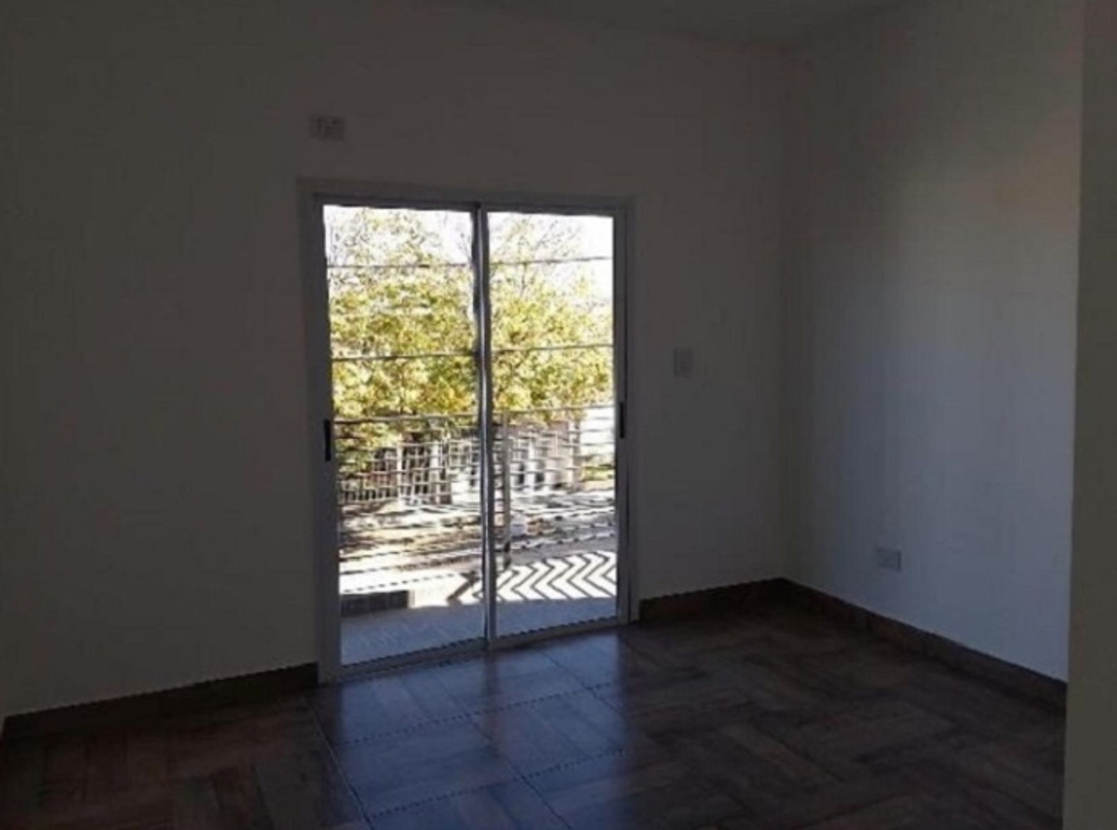 BLOCK EN VENTA DE 5 DEPARTAMENTOS DE 3 AMBIENTES + 3 COCHERAS - MERLO NORTE - 13