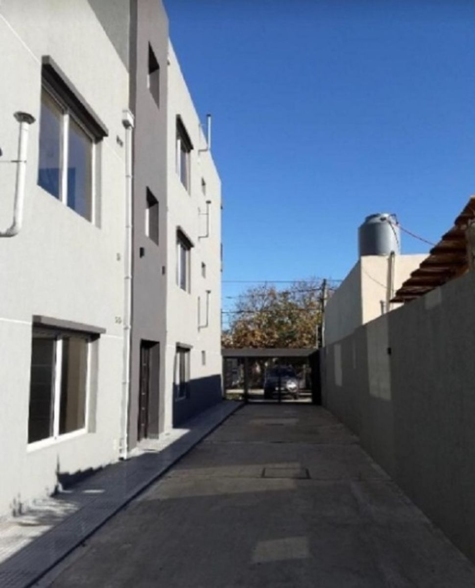 BLOCK EN VENTA DE 5 DEPARTAMENTOS DE 3 AMBIENTES + 3 COCHERAS - MERLO NORTE - 18