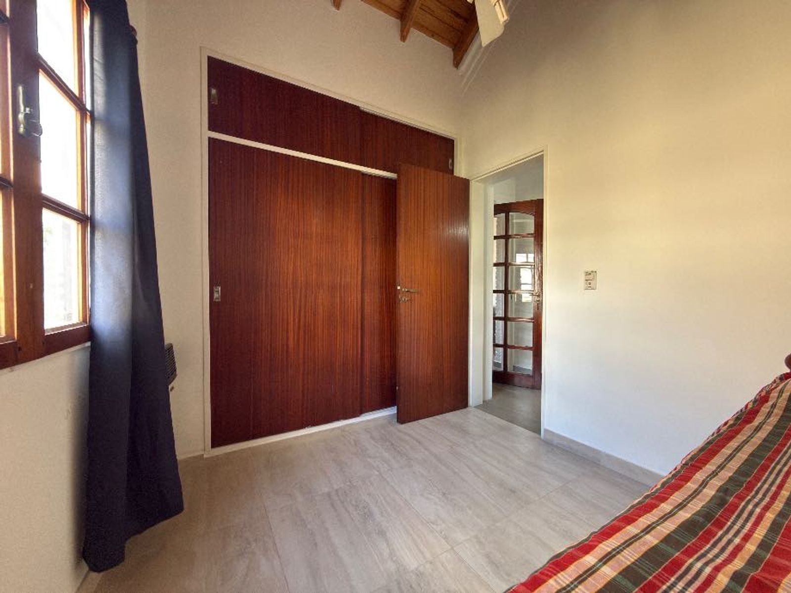 CASA DE 7 AMBIENTES EN BARRIO BANCO PROVINCIA - FRANCISCO ALVAREZ - 29