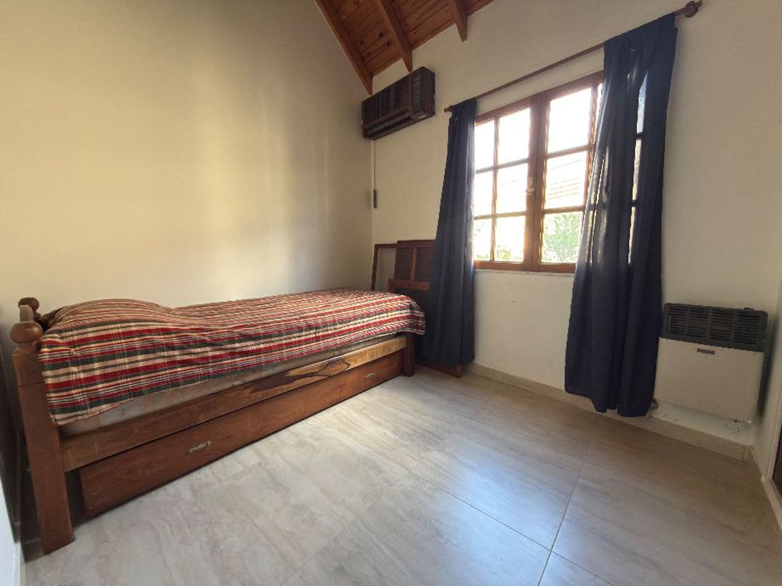 CASA DE 7 AMBIENTES EN BARRIO BANCO PROVINCIA - FRANCISCO ALVAREZ - 31