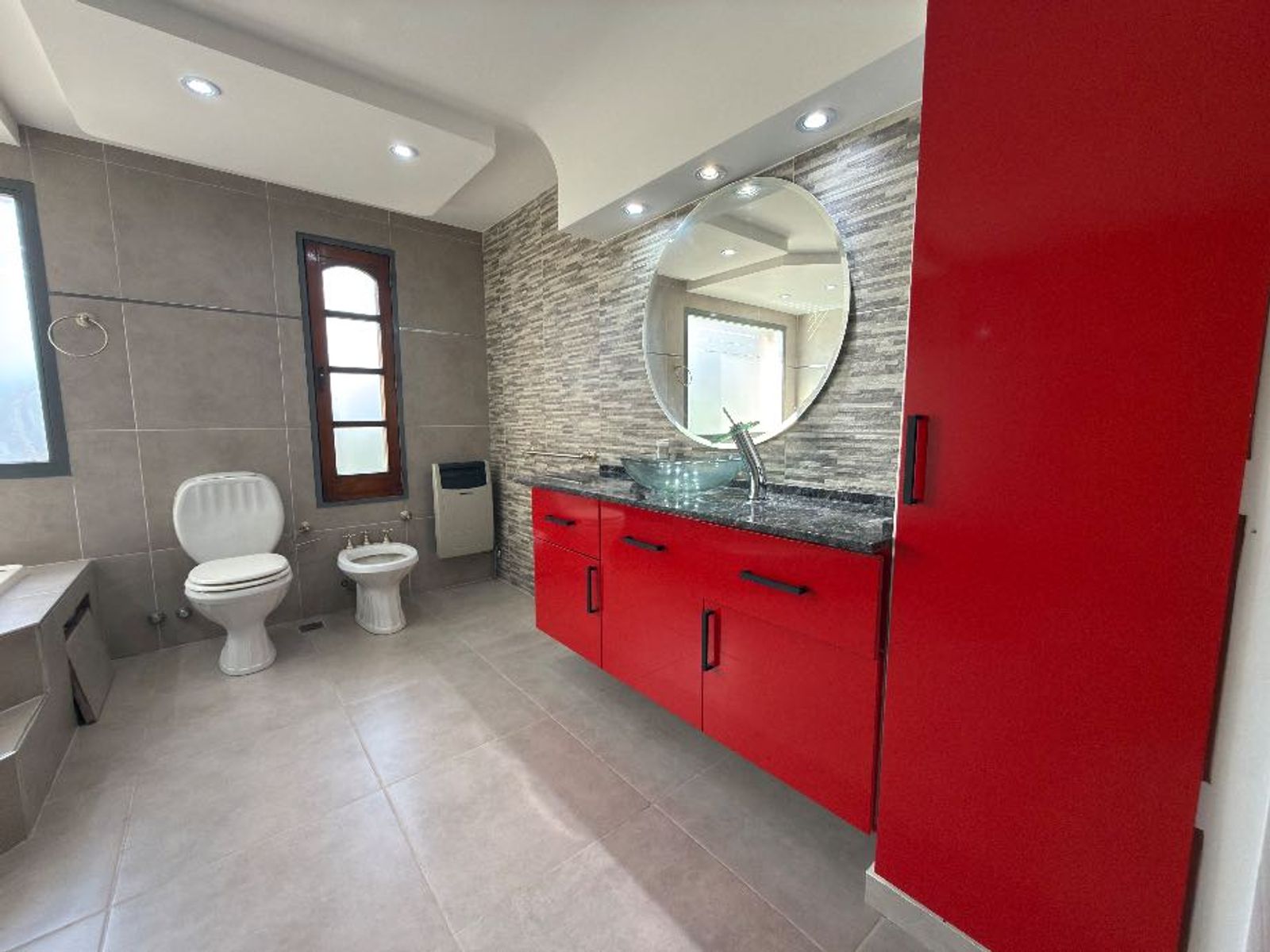 CASA DE 7 AMBIENTES EN BARRIO BANCO PROVINCIA - FRANCISCO ALVAREZ - 33