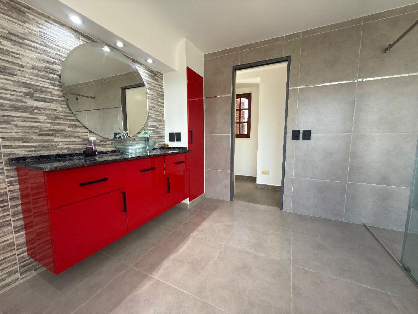 CASA DE 7 AMBIENTES EN BARRIO BANCO PROVINCIA - FRANCISCO ALVAREZ - 34
