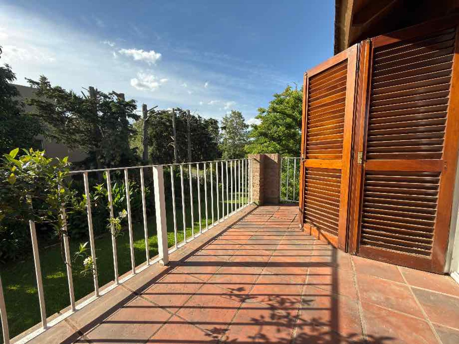 CASA DE 7 AMBIENTES EN BARRIO BANCO PROVINCIA - FRANCISCO ALVAREZ - 40