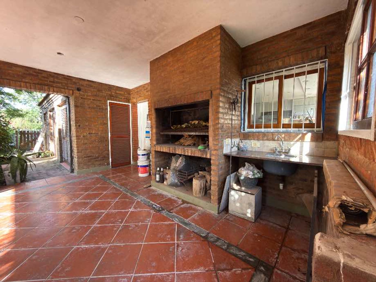 CASA DE 7 AMBIENTES EN BARRIO BANCO PROVINCIA - FRANCISCO ALVAREZ - 42