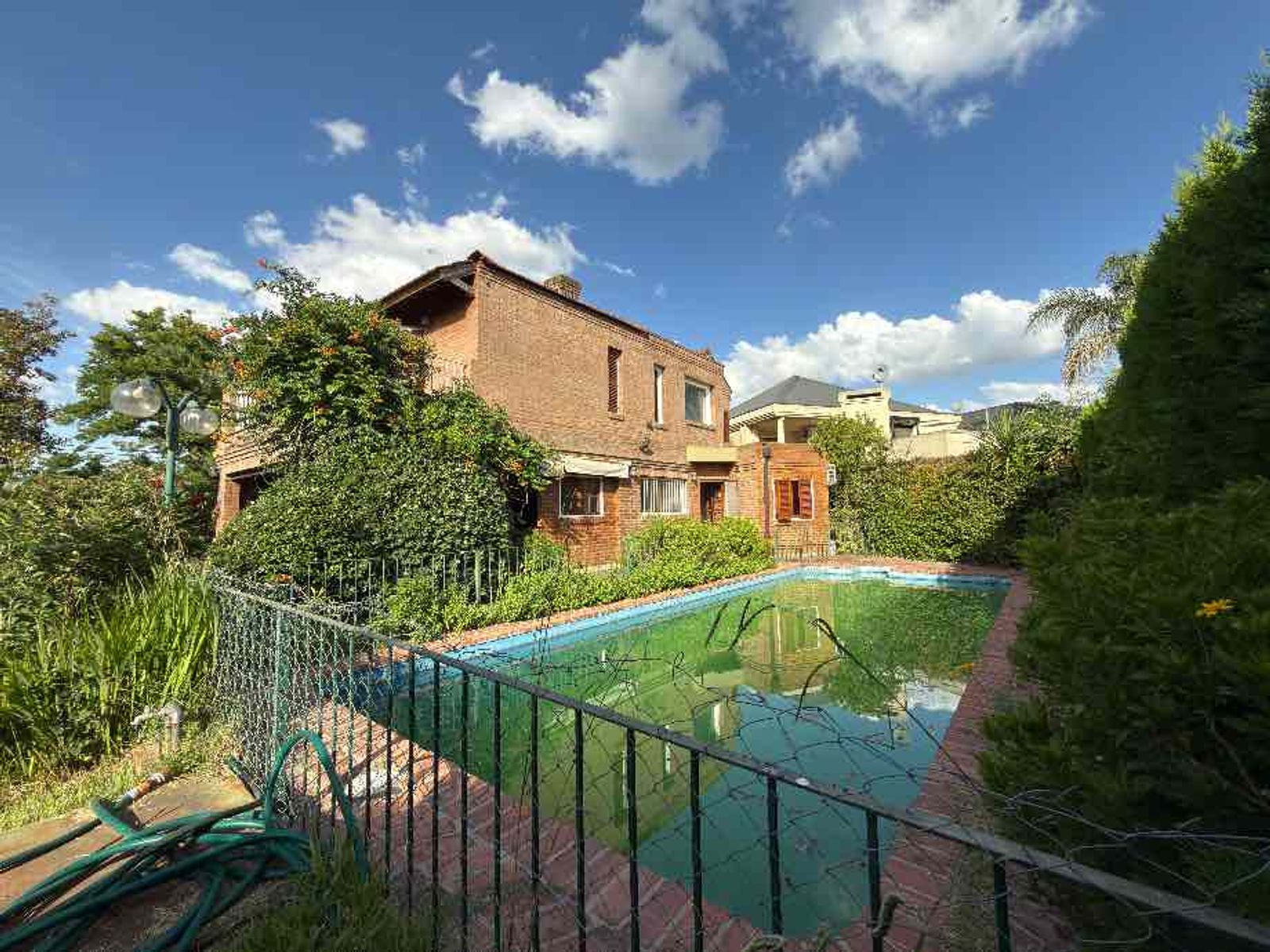CASA DE 7 AMBIENTES EN BARRIO BANCO PROVINCIA - FRANCISCO ALVAREZ - 45