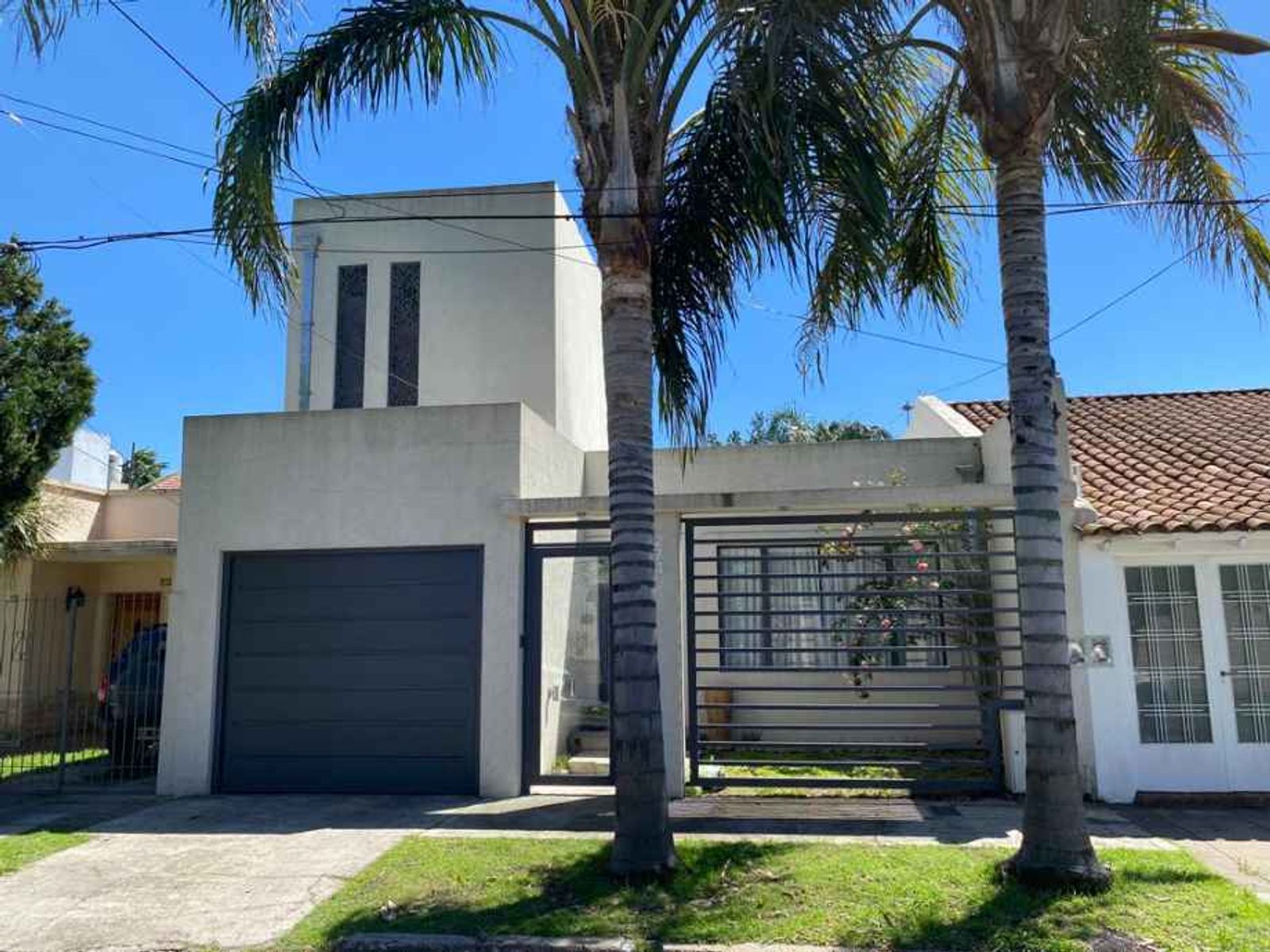CASA DE 4 AMBIENTES EN VENTA - CASTELAR NORTE - 1
