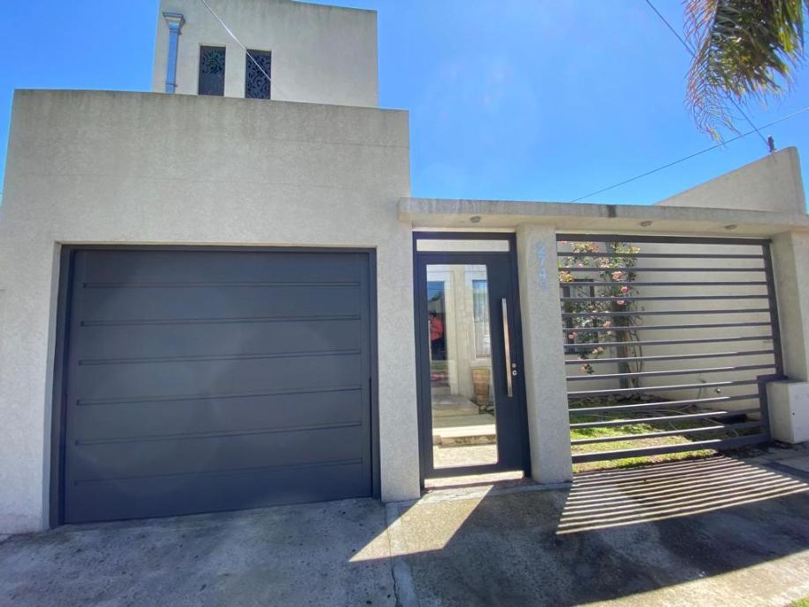 CASA DE 4 AMBIENTES EN VENTA - CASTELAR NORTE - 3