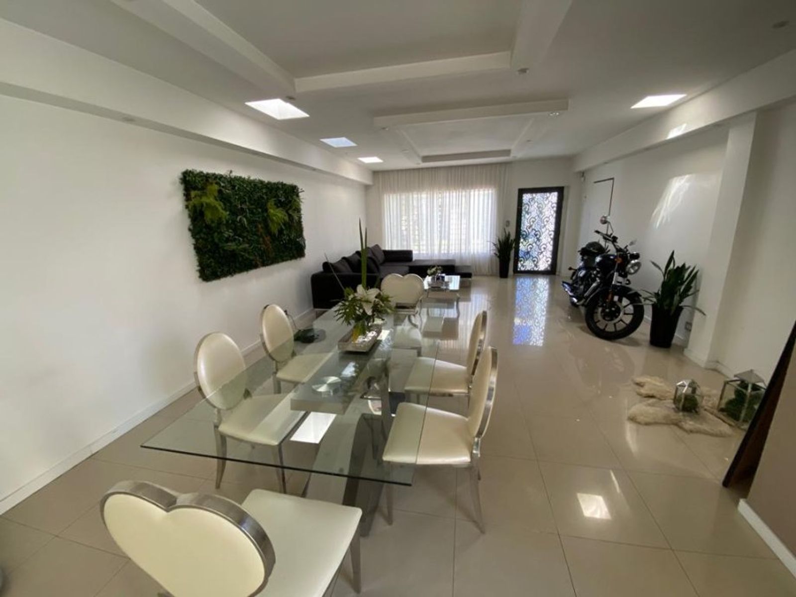 CASA DE 4 AMBIENTES EN VENTA - CASTELAR NORTE - 4