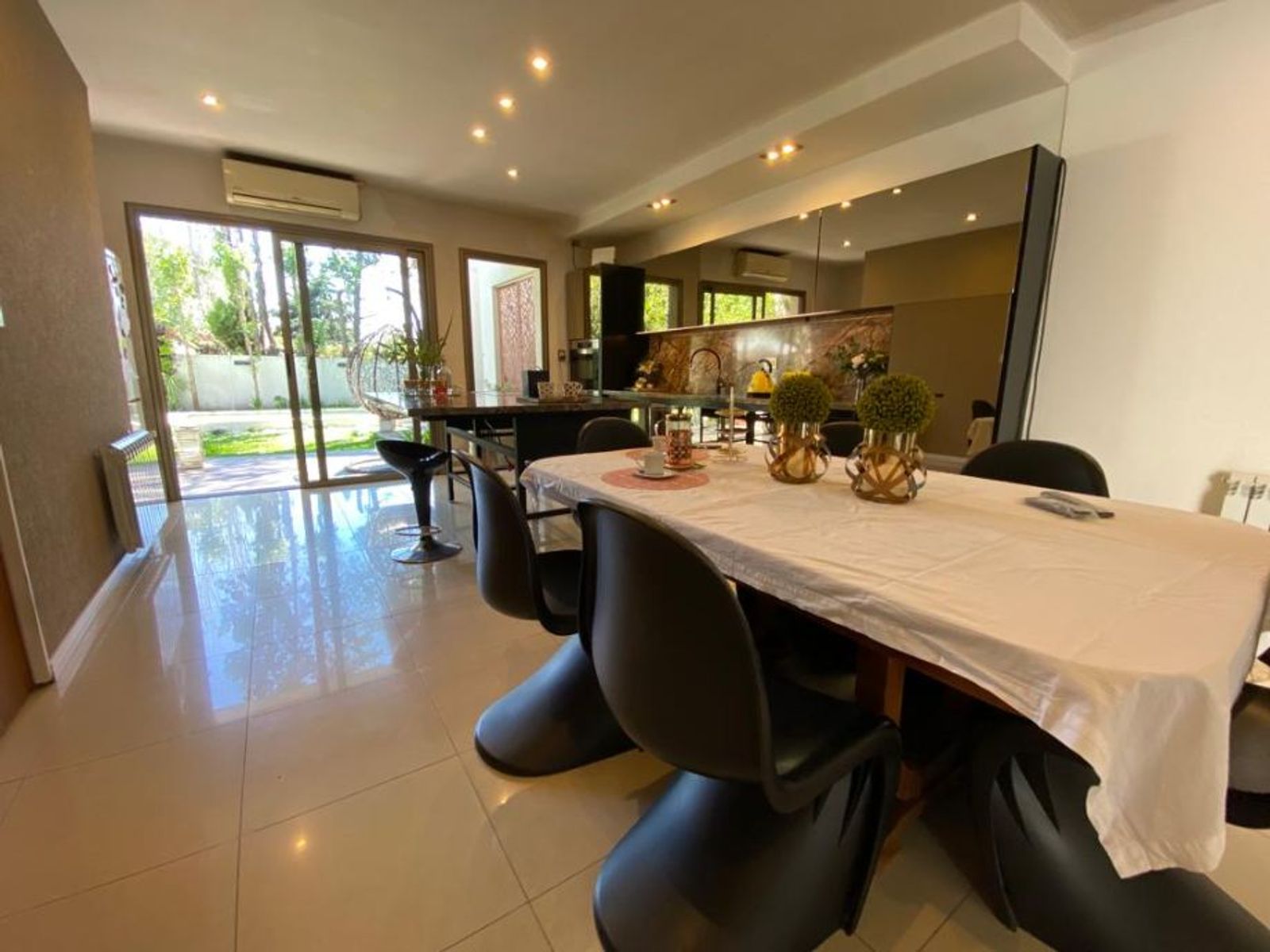 CASA DE 4 AMBIENTES EN VENTA - CASTELAR NORTE - 6