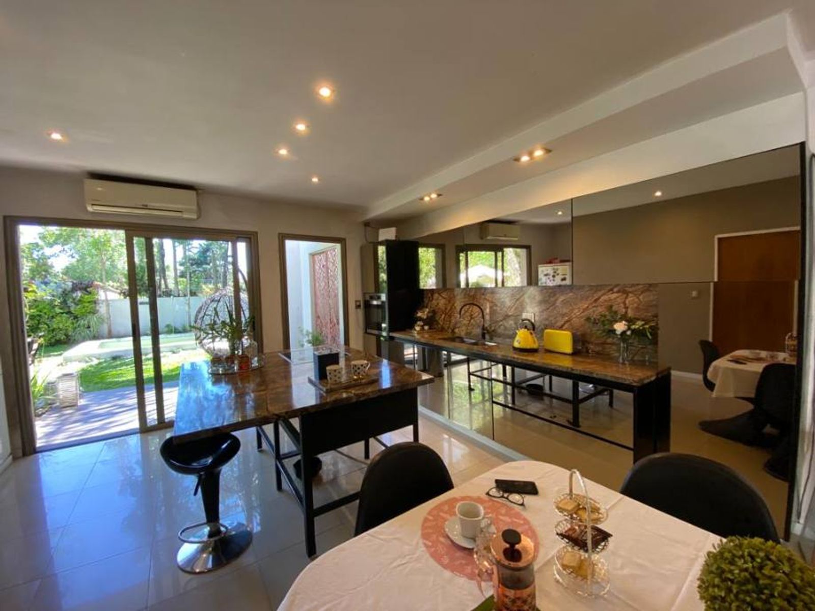 CASA DE 4 AMBIENTES EN VENTA - CASTELAR NORTE - 7