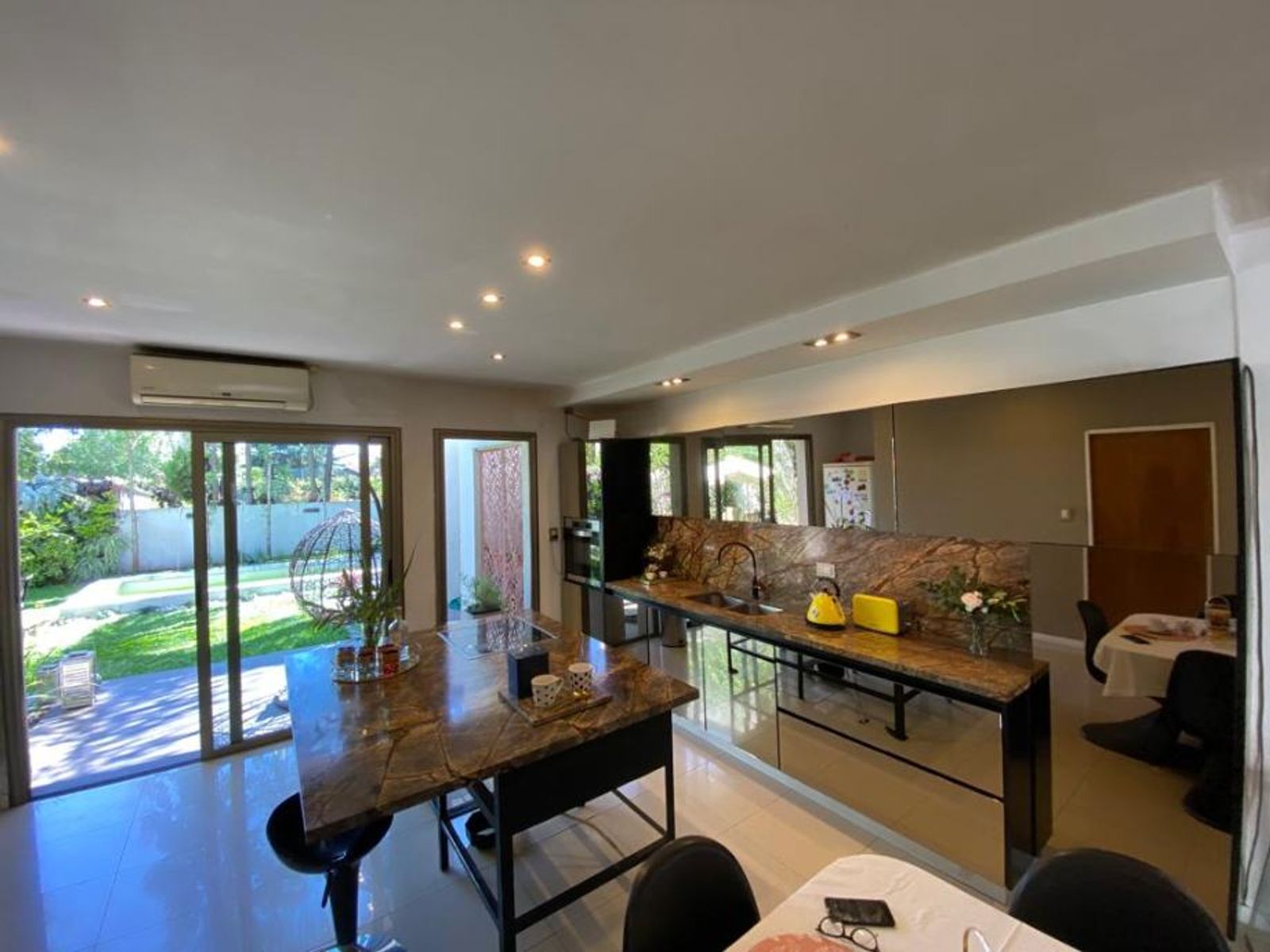 CASA DE 4 AMBIENTES EN VENTA - CASTELAR NORTE - 8